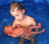 Jeanette mit Manuel beim BabyAquaWellness